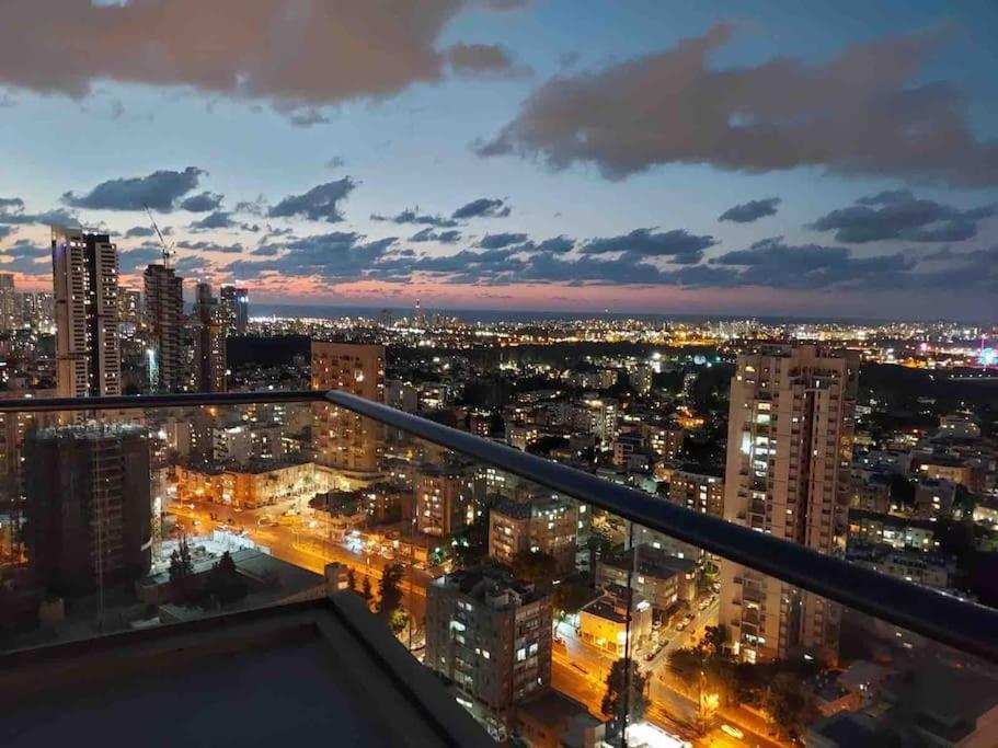 Apartament Beautiful Penthouse W/Amazing View, Prime Location Ramat Gan Zewnętrze zdjęcie